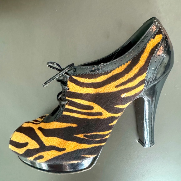 Fendi Zebra Print pony hair Size 7 1/2 - Picture 4 of 15